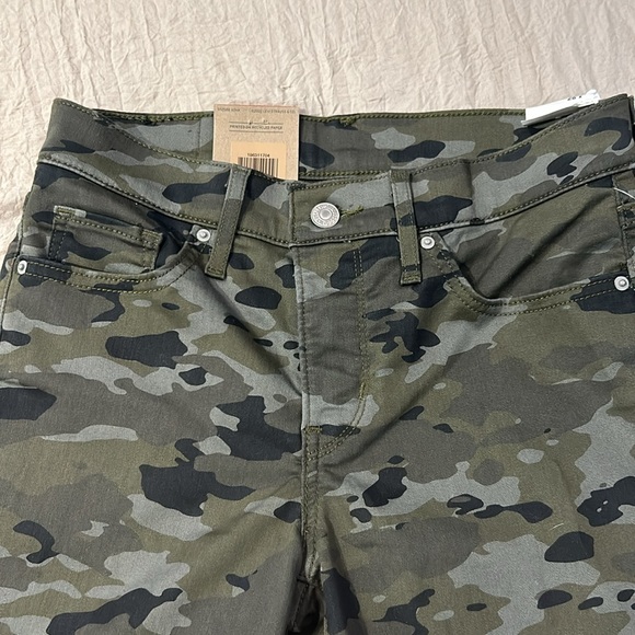 Levi’s Camo print jeans. Size 26/30 - Picture 6 of 7